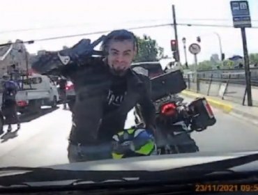 Detienen a motociclista que atacó con una cadena el auto de una conductora en Independencia: será formalizado este jueves