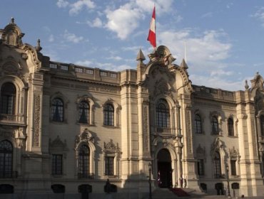 El escándalo en Perú por el hallazgo de US$20.000 en efectivo en el baño del secretario presidencial