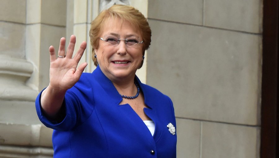 Michelle Bachelet llegaría a Chile antes de la segunda vuelta presidencial y alimenta rumores de eventual apoyo a Gabriel Boric