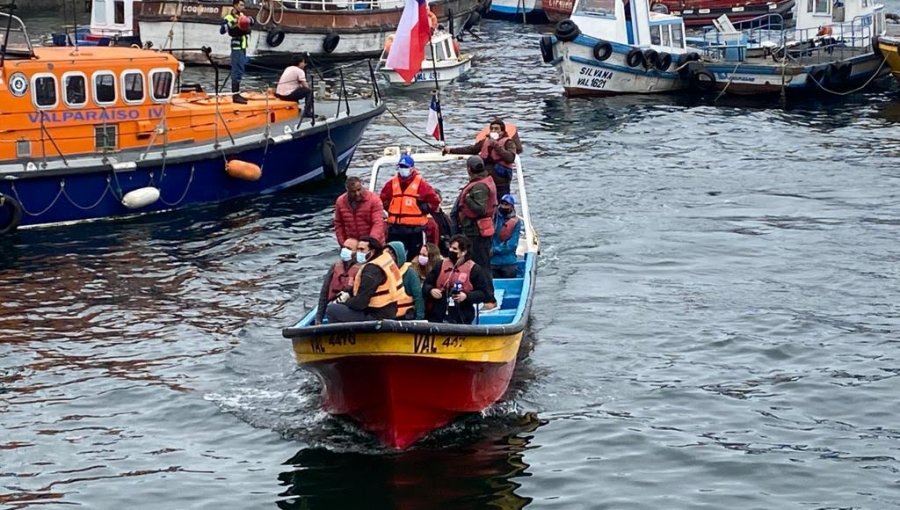 Pescadores de ex caleta Sudamericana de Valparaíso firman acuerdo con el Gobierno para apoyar regreso a Quintero