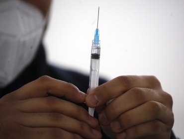 Vacunados con CanSino deberán solicitar una tercera dosis para poder viajar fuera de Chile