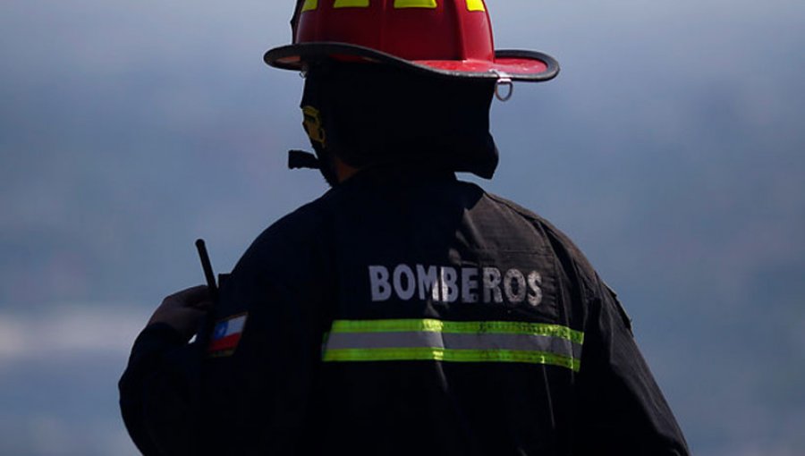 Suspeden a bombero de Río Bueno que criticó a Gabriel Boric con ropa institucional