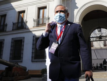 Doctor Sebastián Ugarte se refiere a nueva variante Ómicron: "parece prudente tomar precauciones ya"