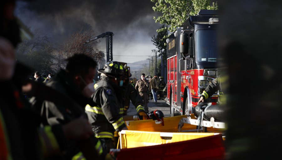 Incendio en comuna de La Granja dejó un fallecido y 14 damnificados