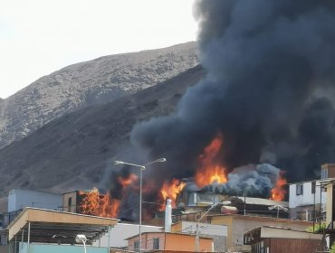 Voraz incendio afectó a viviendas de campamento en Villa Constancia de Antofagasta