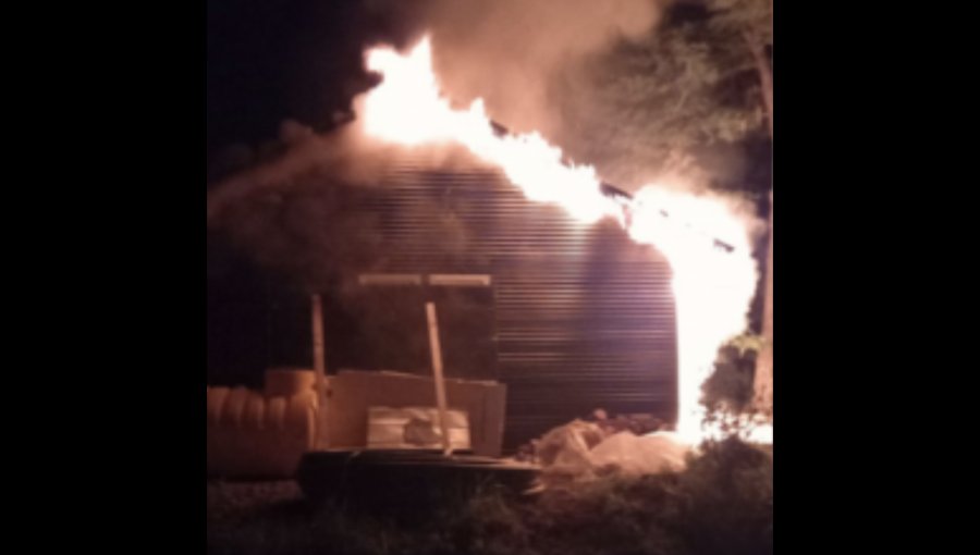 Ataque incendiario en fundo de Lonquimay destruyó tres cabañas y un bote