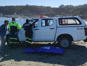 Hombre fue encontrado flotando y rescatado sin vida en la playa Ritoque de Quintero
