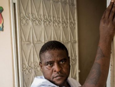Jimmy "Barbecue" Cherizier, el expolicía que se convirtió en líder criminal y ahora promete una "revolución" en Haití