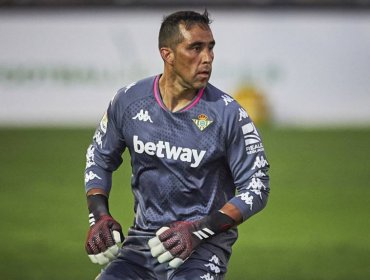 En España aseguran que el Real Betis evaluará la continuidad de Claudio Bravo