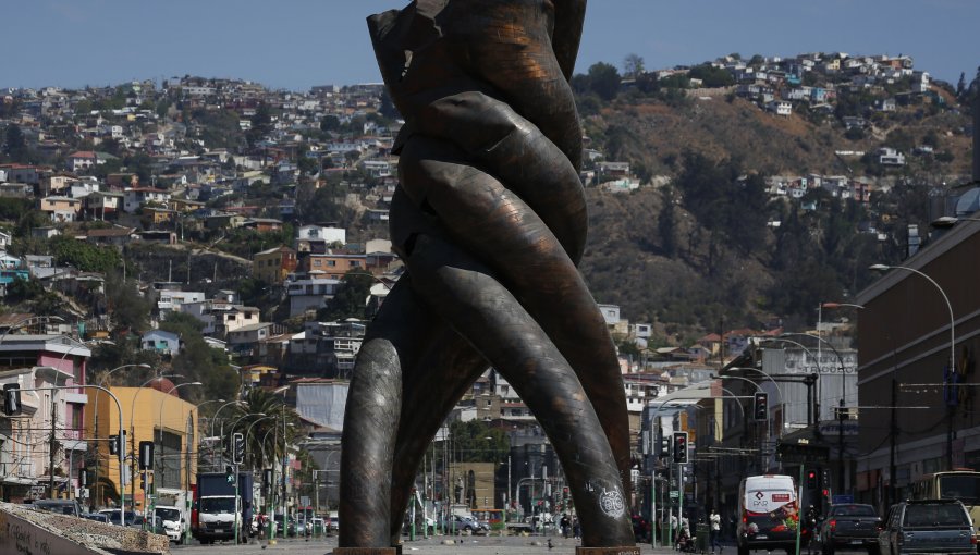 Municipio de Valparaíso afirma que aún no se ha decidido si retirar o no el Monumento a la Solidaridad