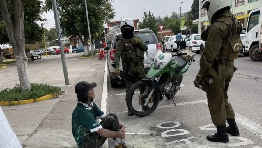 La historia detrás del hombre que roció su cuerpo con bencina y amenazó con quemarse a lo bonzo en dependencias municipales de La Cruz