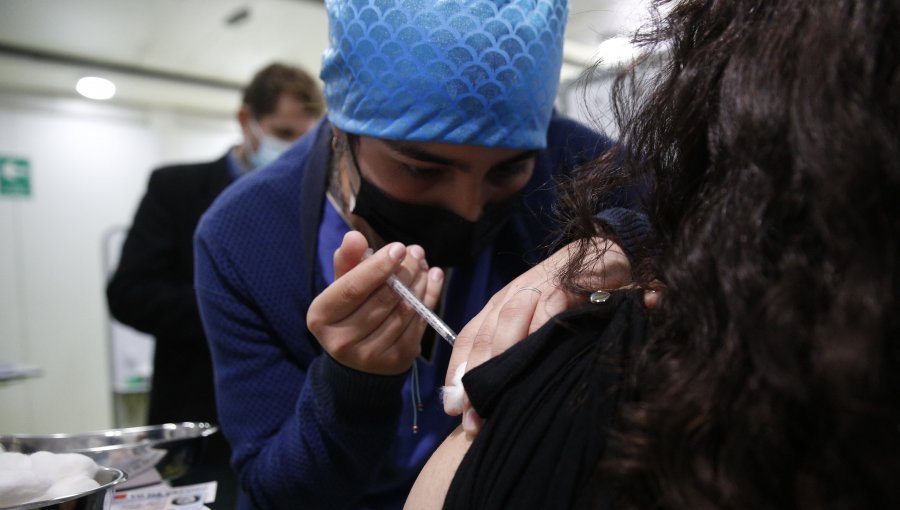 Chile encabeza avance de vacunación de dosis de refuerzo contra el Covid-19
