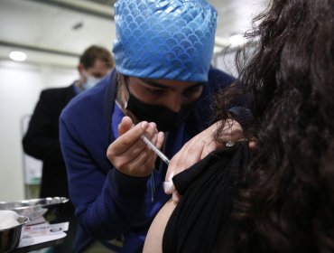 Chile encabeza avance de vacunación de dosis de refuerzo contra el Covid-19