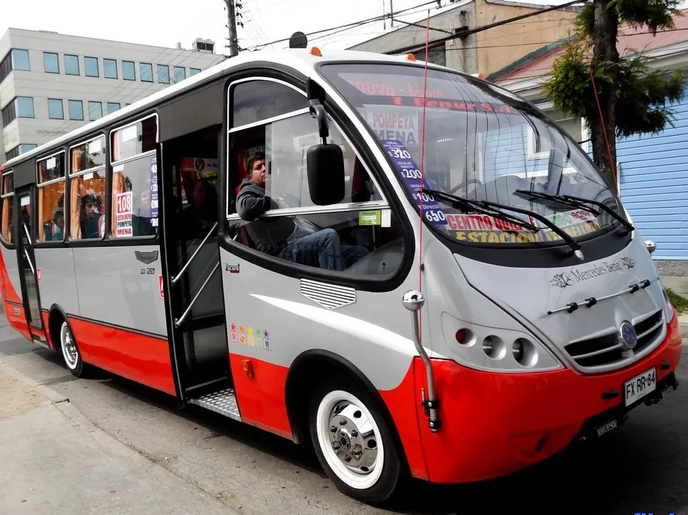 Desconocidos obligaron a conductor de microbús a trasladarlos desde Quilpué a un funeral en Valparaíso