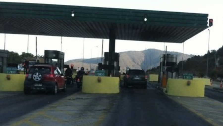 Nogales: Trío de delincuentes caracterizados de carabineros perpetra violento asalto en plaza de peajes del túnel El Melón