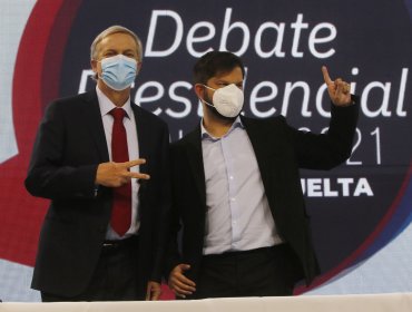 Rebaja a los altos sueldos del Estado marcó primer cruce entre Boric y Kast en debate radial