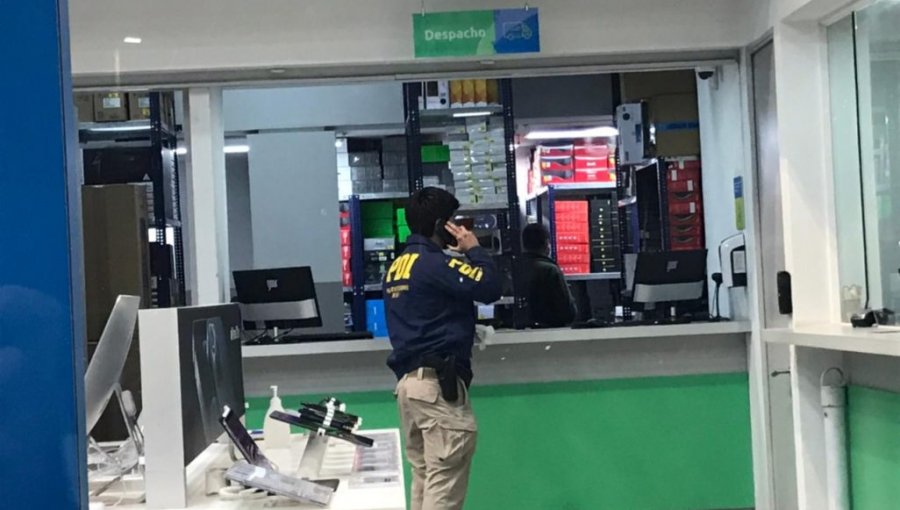 Las Condes: Ladrones armados con pistolas asaltaron sucursal de PC Factory