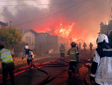 Megaincendio en Castro: Gobierno anunció bonos para familias afectadas