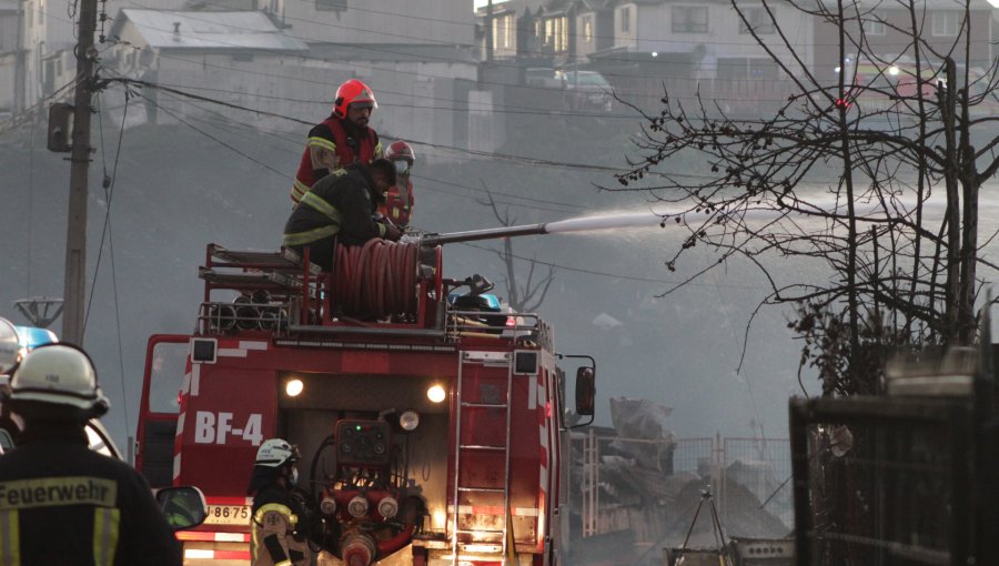 Un padre y sus dos hijos murieron tras un violento incendio en Puerto Varas