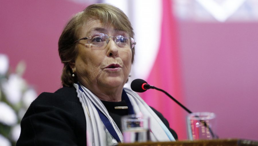 Ex Presidenta Michelle Bachelet llega a Chile a una semana de la segunda vuelta presidencial