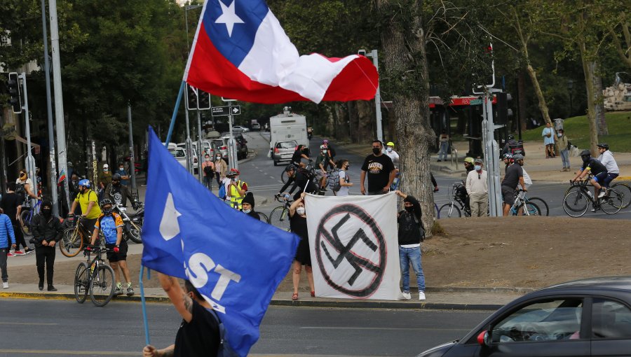 Adherentes de Kast y de Boric se enfrentaron en la Plaza Italia