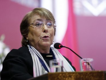 Ex Presidenta Michelle Bachelet llega a Chile a una semana de la segunda vuelta presidencial