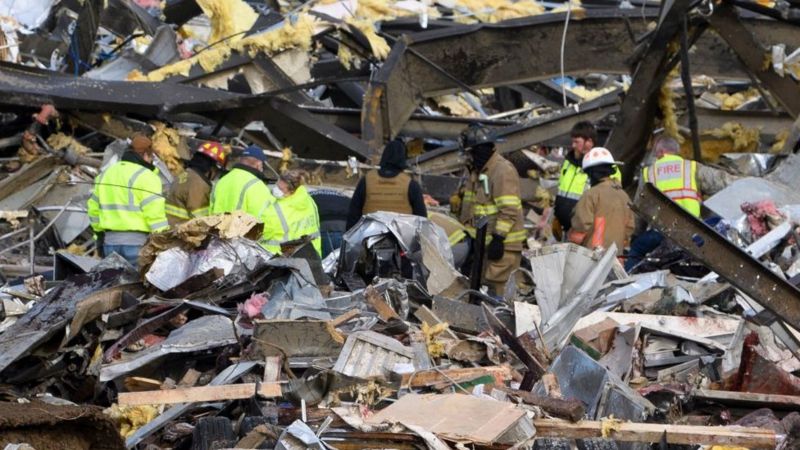 "Los peores tornados en la historia de Kentucky" dejan al menos 79 muertos en EE.UU.