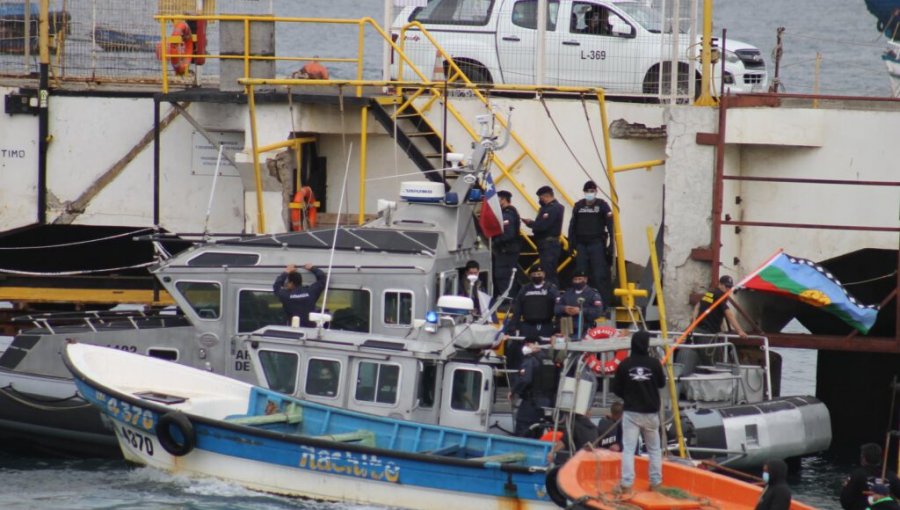 Pescadores de Quintero llegan a acuerdo con ENAP y levantan bloqueo a la entrada y salida de buques