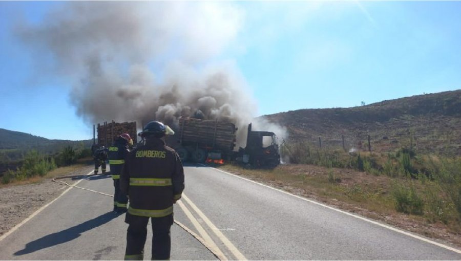 Ataque incendiario deja un camión y al menos siete máquinas forestales quemadas en Curanilahue