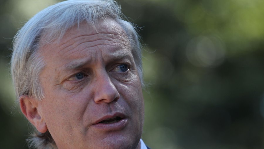 José Antonio Kast acusa "intervencionismo" de Michelle Bachelet tras respaldo a Gabriel Boric