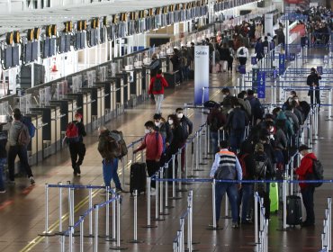 Normalizan ingreso al Aeropuerto de Santiago tras evacuación por presencia de bolso sospechoso