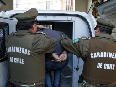 Capturan a hombre que atacó a carabineros mientras cargaba a su hija en Cañete