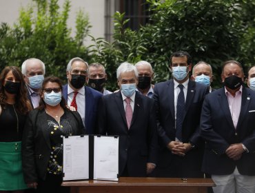 Presidente Piñera promulgó la Ley "Juan Barrios" que endurece las penas por ataques incendiarios contra vehículos con personas en su interior