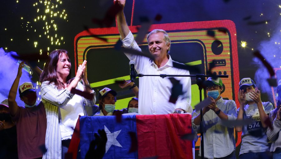 José Antonio Kast en su cierre de campaña afirma que "el domingo vamos a ganar" y que Chile "no será jamás un país marxista y comunista"
