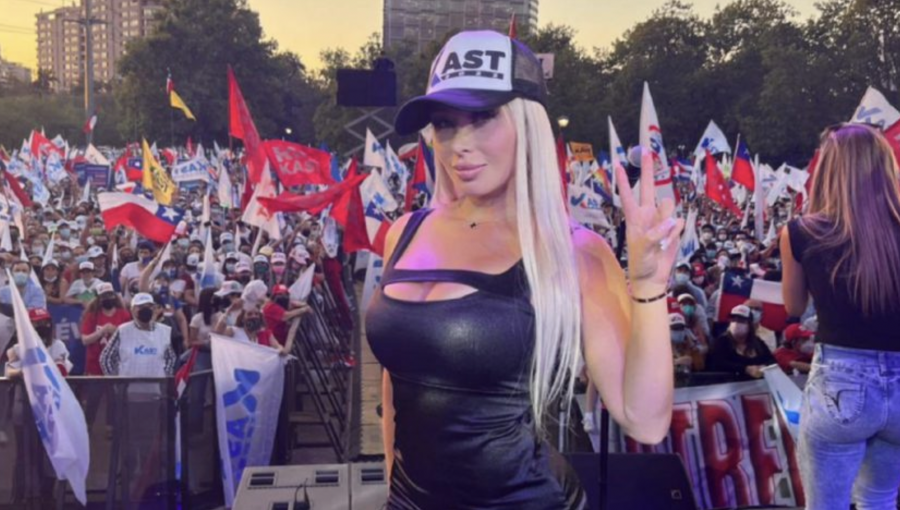 Daniella Chávez sorprendió sobre el escenario del cierre de campaña de José Antonio Kast