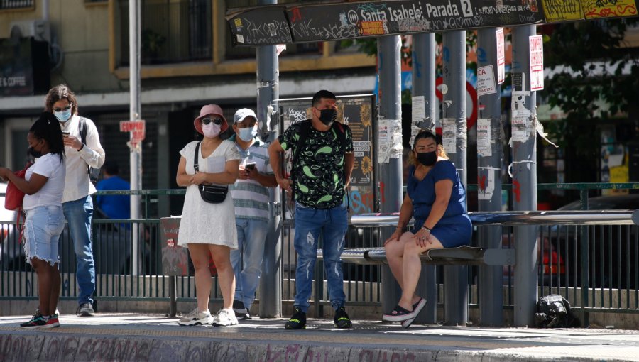 Votantes reportan poca frecuencia de locomoción en diversas comunas del país