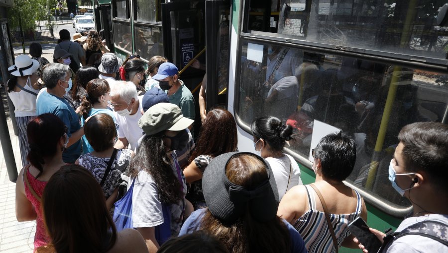 Ministra de Transportes descarta “categóricamente” que el Gobierno esté “instruyendo recoger buses” ante baja frecuencia