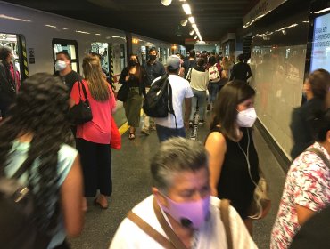 En más de 100 mil personas aumentó el flujo de pasajeros del Metro de Santiago en comparación a la primera vuelta