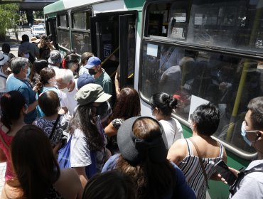 Ministra de Transportes descarta “categóricamente” que el Gobierno esté “instruyendo recoger buses” ante baja frecuencia