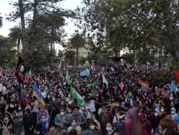 Cientos de miles de personas salieron a celebrar triunfo electoral de Gabriel Boric en todo Chile