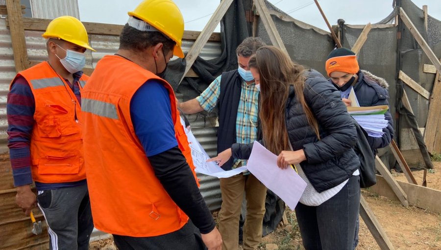 Porteños damnificados del incendio en la víspera de Navidad del 2019 comienzan a reconstruir y habitar sus nuevas casas