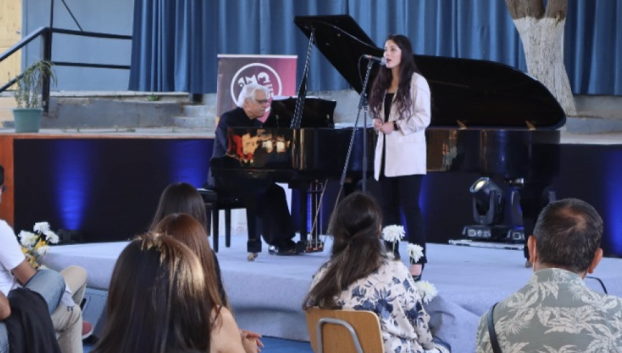 Vecinos de Quilpué disfrutaron concierto de piano de Roberto Bravo