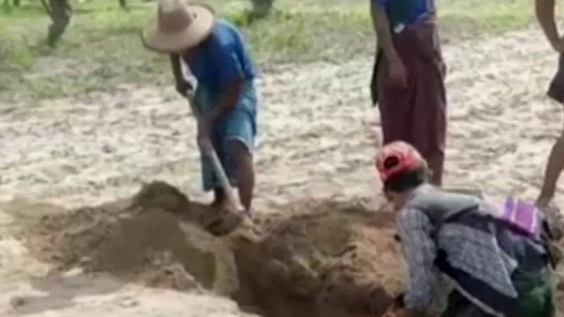 Torturados hasta la muerte: Las fosas comunes que muestran los crímenes contra civiles del ejército de Myanmar