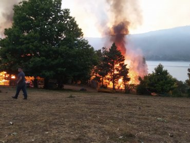 Ataque incendiario en el sector del Lago Lanalhue deja al menos 27 inmuebles destruidos
