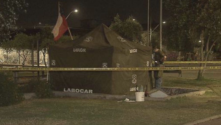 Hallan cuerpo calcinado en una plaza de Santiago: investigan si se trata de un accidente o si hubo participación de terceros