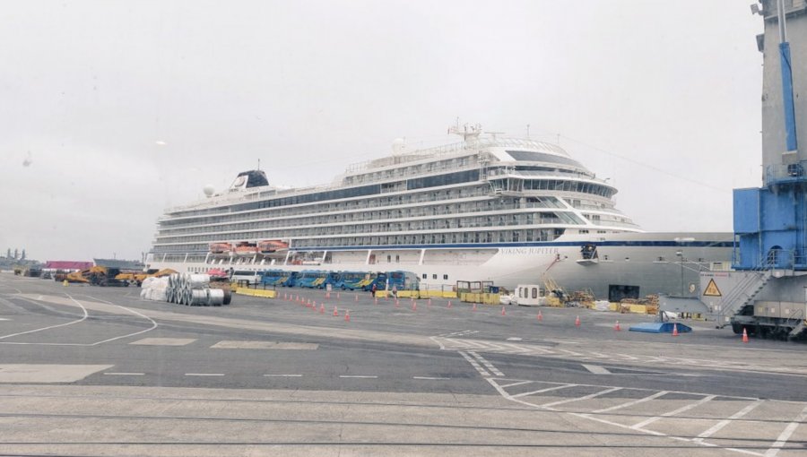 «Viking Jupiter»: Con 650 pasajeros, arriba a Valparaíso el primer crucero de la temporada 2021-2022
