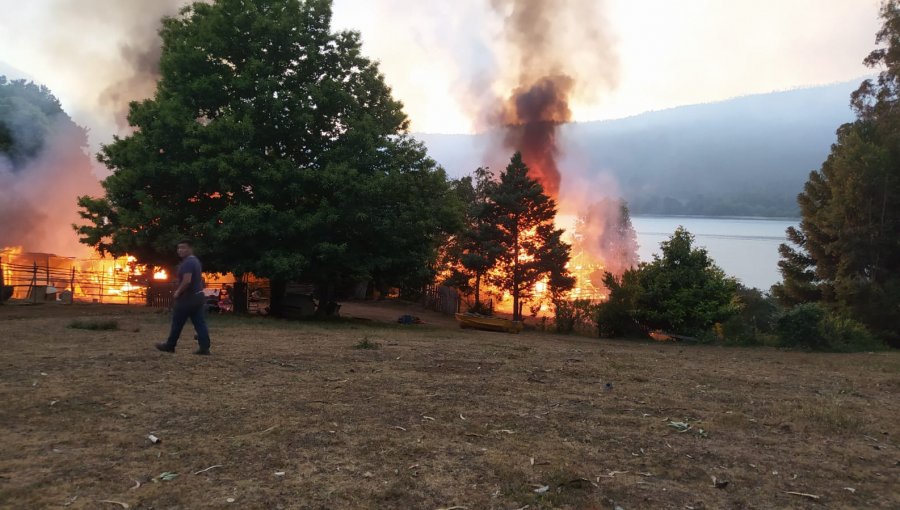 Ataque incendiario en el sector del Lago Lanalhue deja al menos 27 inmuebles destruidos