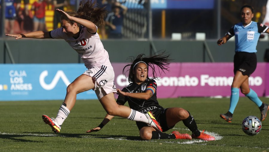 Comisión de Deportes de la Cámara aprueba proyecto que exige a los clubes contratos en el fútbol femenino