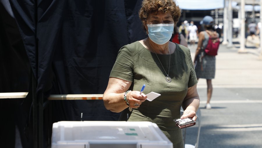 Participación de mujeres en la segunda vuelta se incrementó en 10 puntos y llegó al 59% de las habilitadas en el padrón