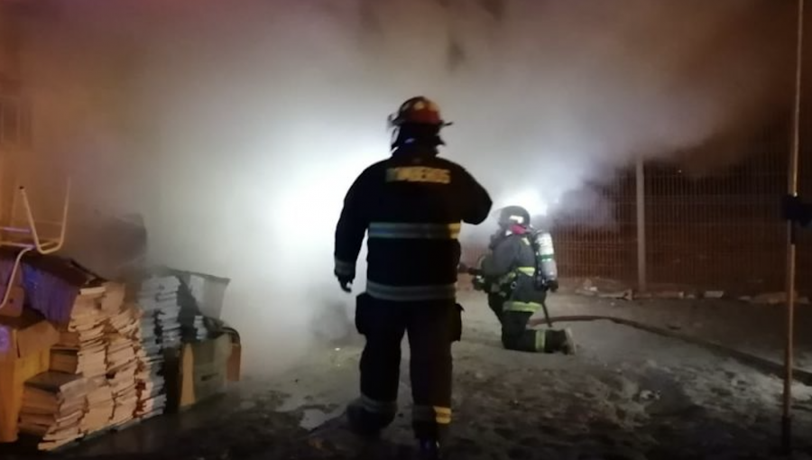 Controlan incendio que afectó a una casa-habitación en la comuna de Quilpué